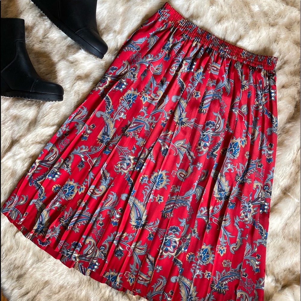 Paisley Pleated Mid-length Skirt